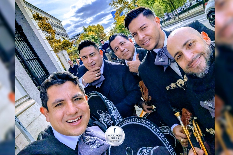 Mariachis en barajas Madrid - cumpleaños y serenatas